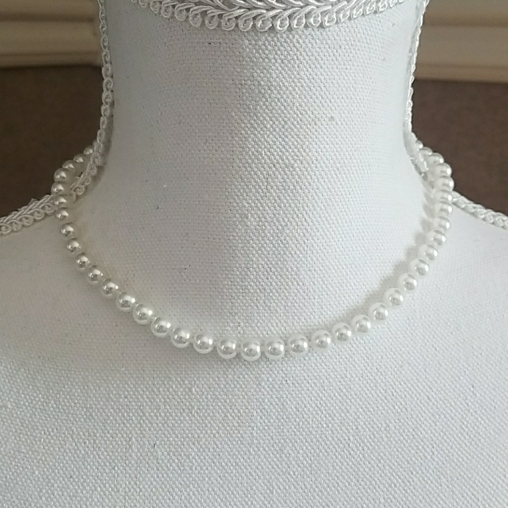 Pearl necklace (3) matching
